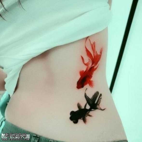 腰部小双鱼纹身图案