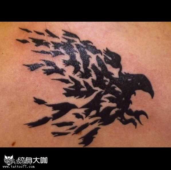 腰部老鹰图腾纹身图案