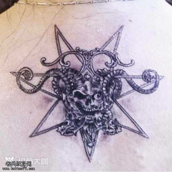 背部六芒星骷髅纹身图案