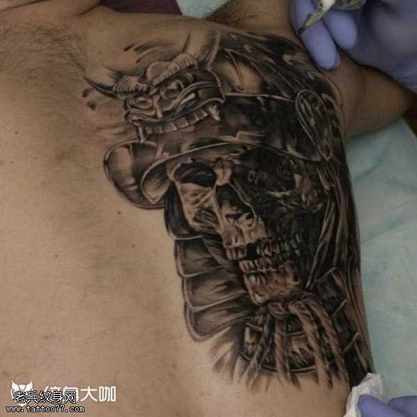 背部日本武士骷髅纹身图案
