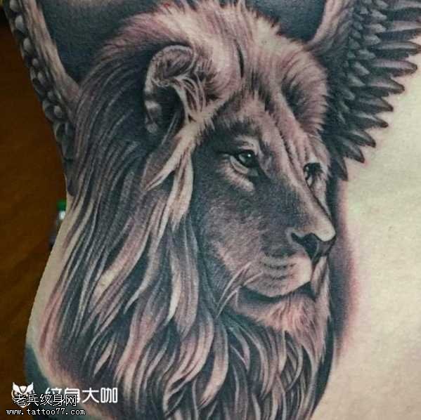 黑灰狮子纹身图案