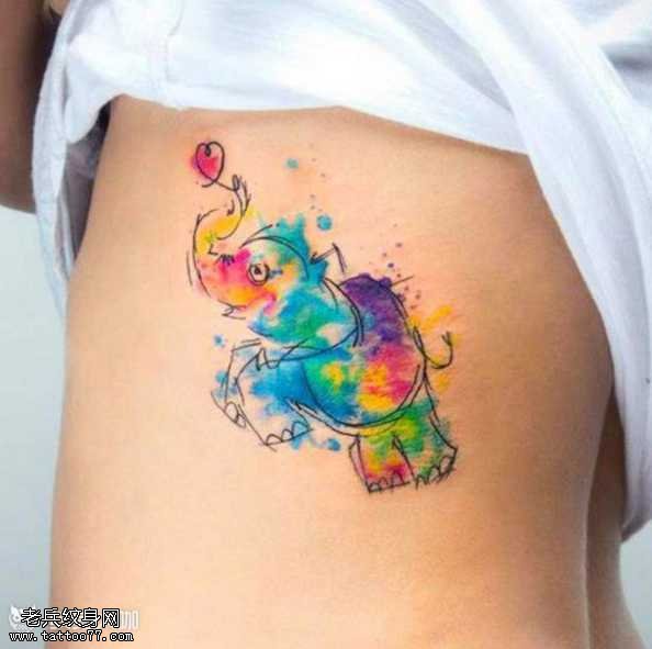 腰部彩象纹身图案