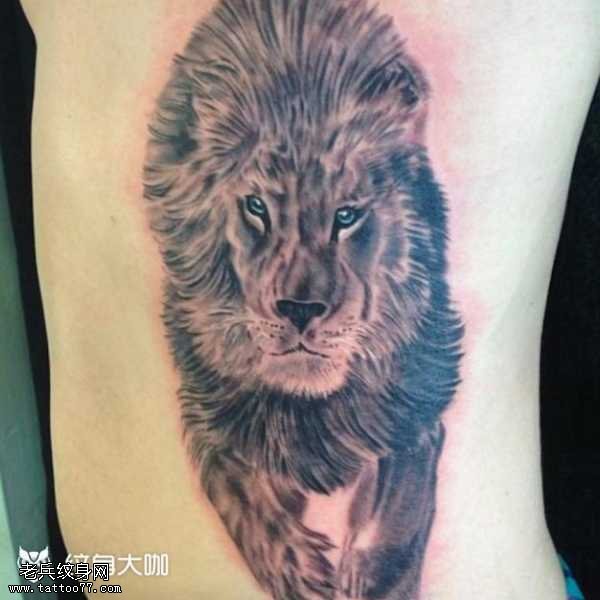 腰部狮子霸气纹身图案