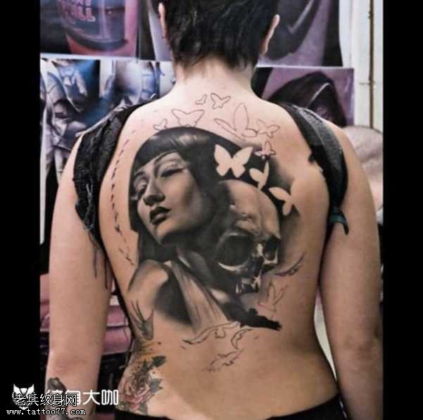 背部女郎纹身图案