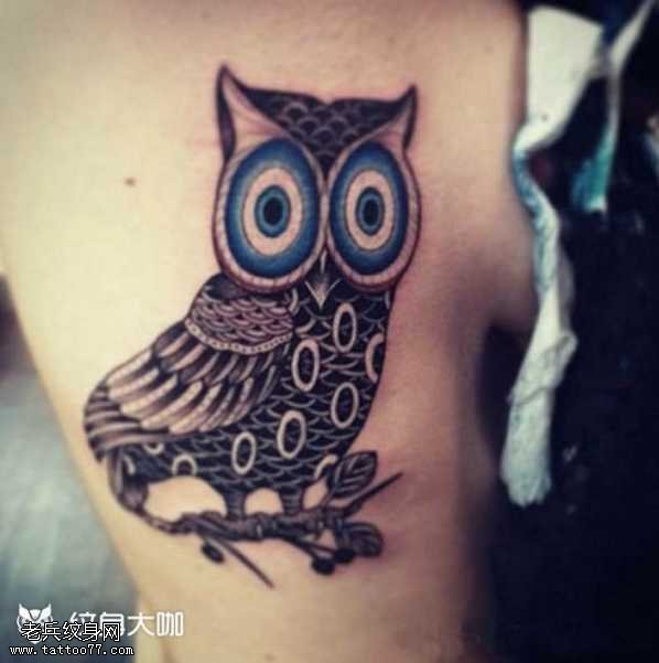 腰部猫头鹰纹身图案
