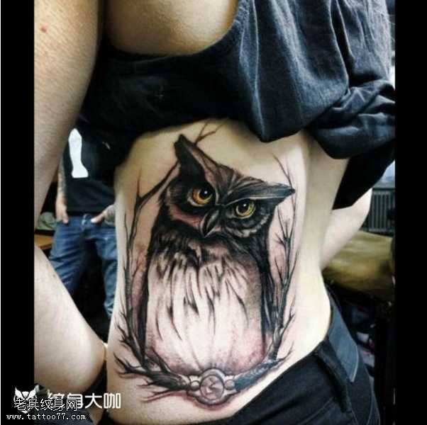 腰部猫头鹰纹身图案
