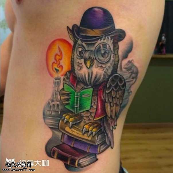 腰部猫头鹰书纹身图案
