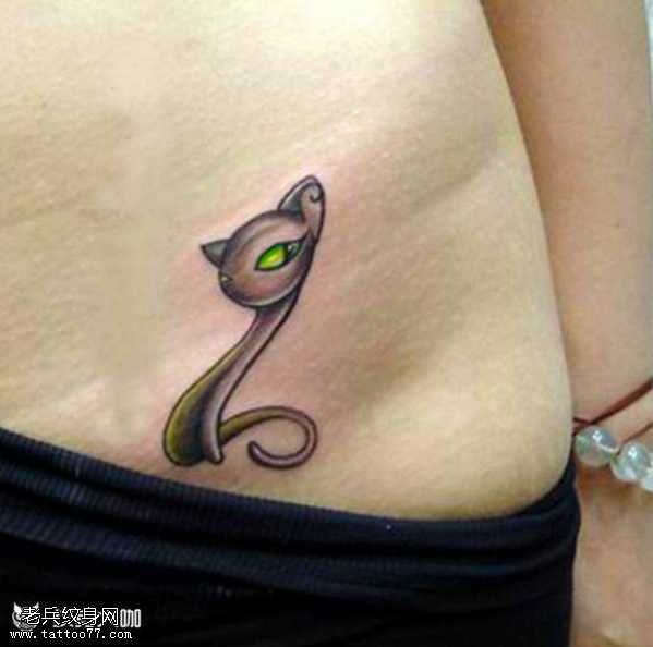 腰部小猫咪纹身图案