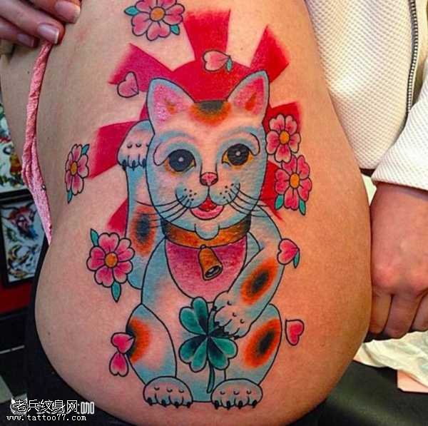 腰部猫咪纹身图案
