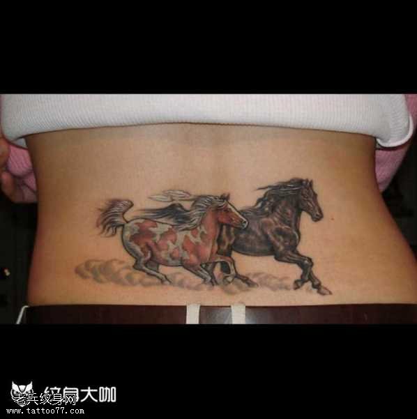 腰部马纹身图案