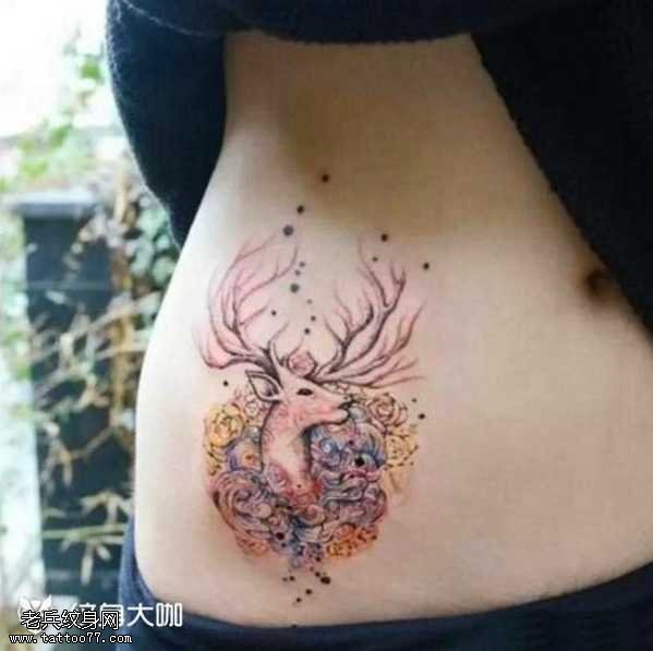 腰部鹿纹身图案