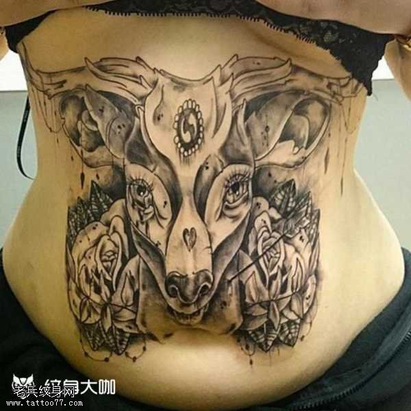 腰部鹿骨纹身图案