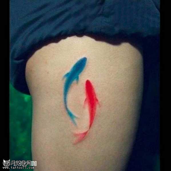 腿部双鱼纹身图案