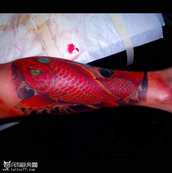 红鲤鱼纹身图案
