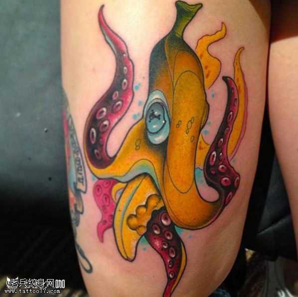 腿部章鱼纹身图案
