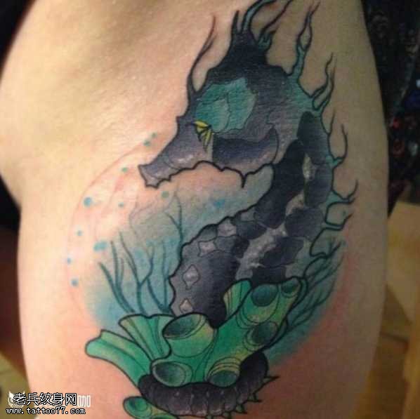 腿部海马纹身图案