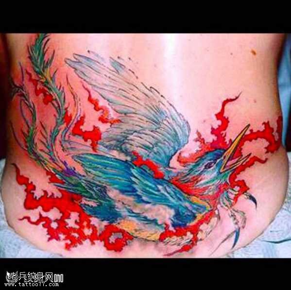 腰部红鸟纹身图案