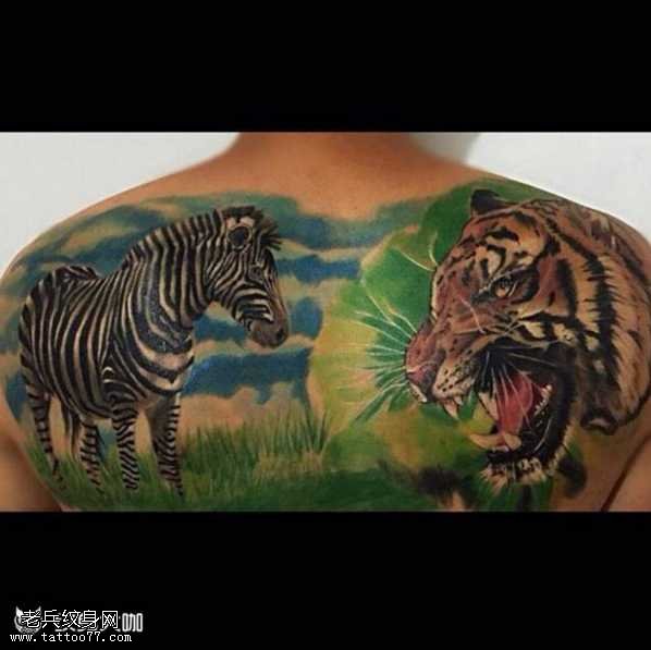 背部老虎与斑马纹身图案