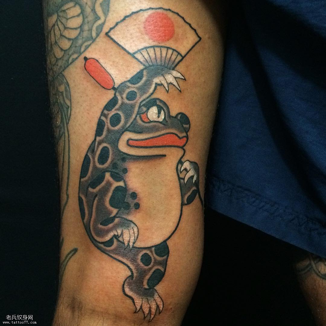 大腿蛤蟆纹身图案