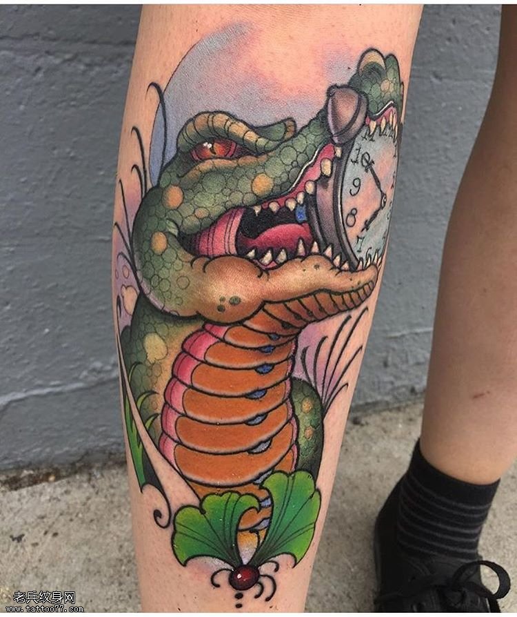 小腿鳄鱼纹身图案