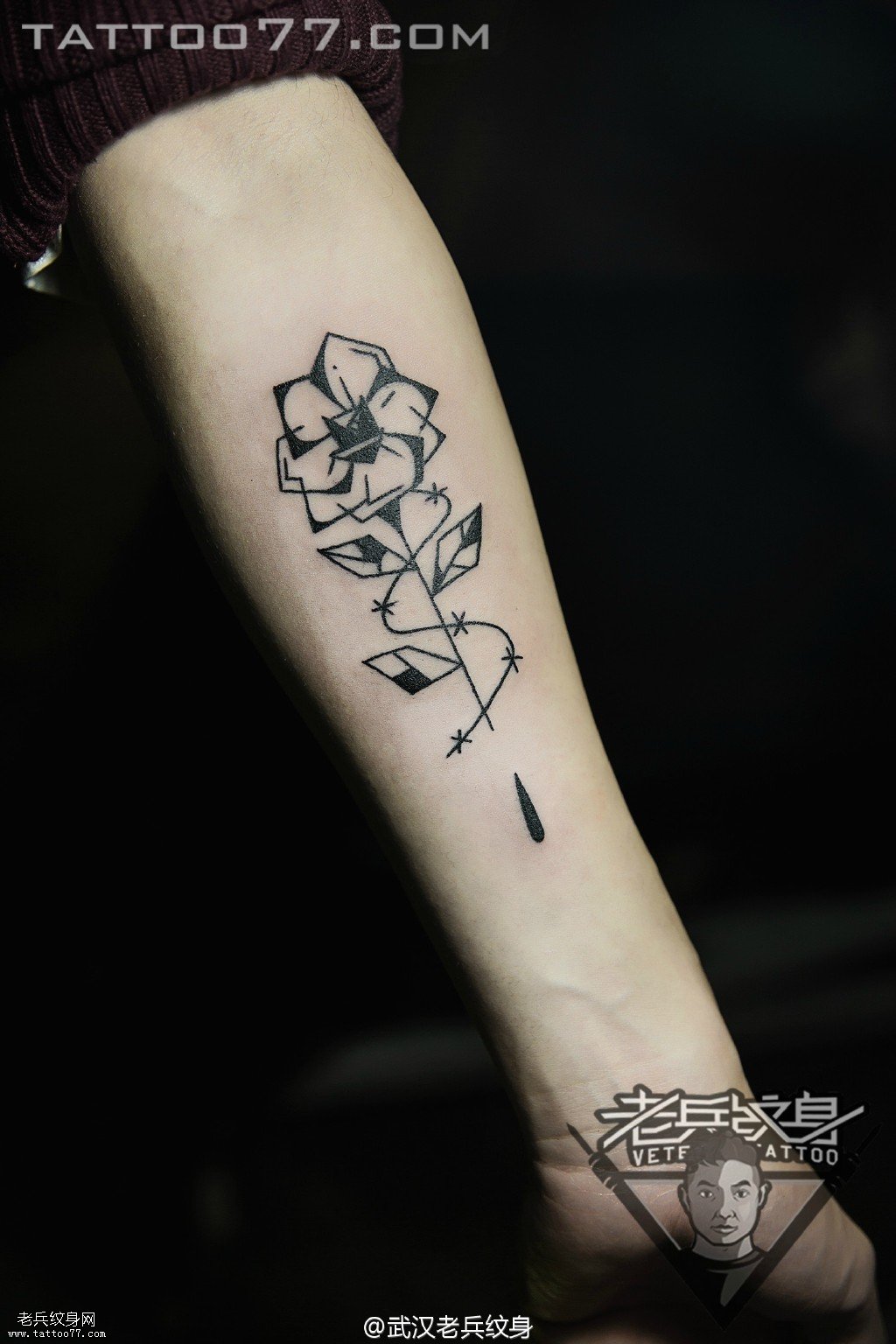 手部图腾花纹身图案作品