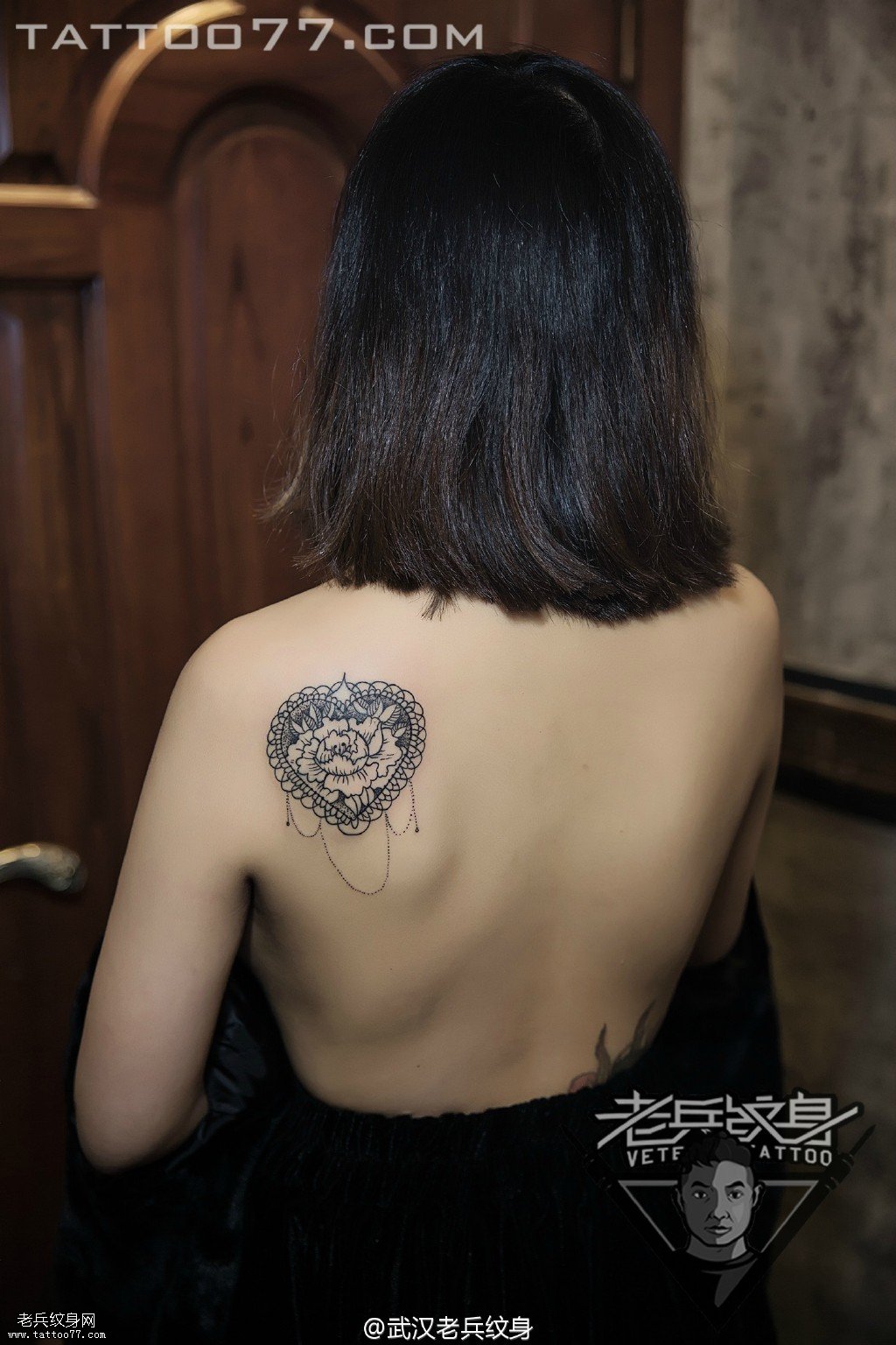 肩背爱心牡丹纹身图案作品