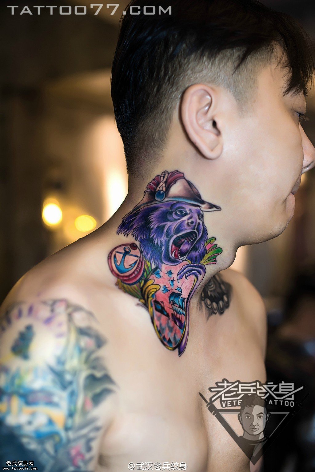 脖子彩色熊纹身图案作品——武汉女纹身师打造