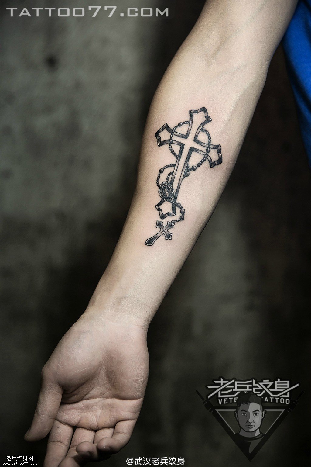 手部十字架纹身图案作品