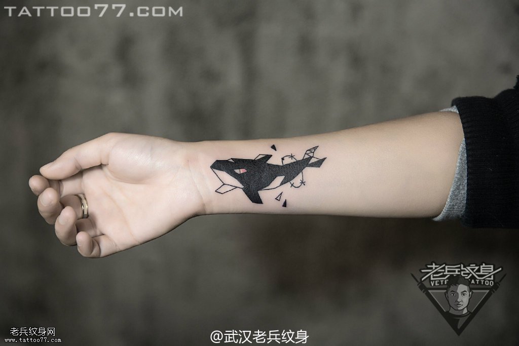 手腕图腾鲸鱼纹身图案作品