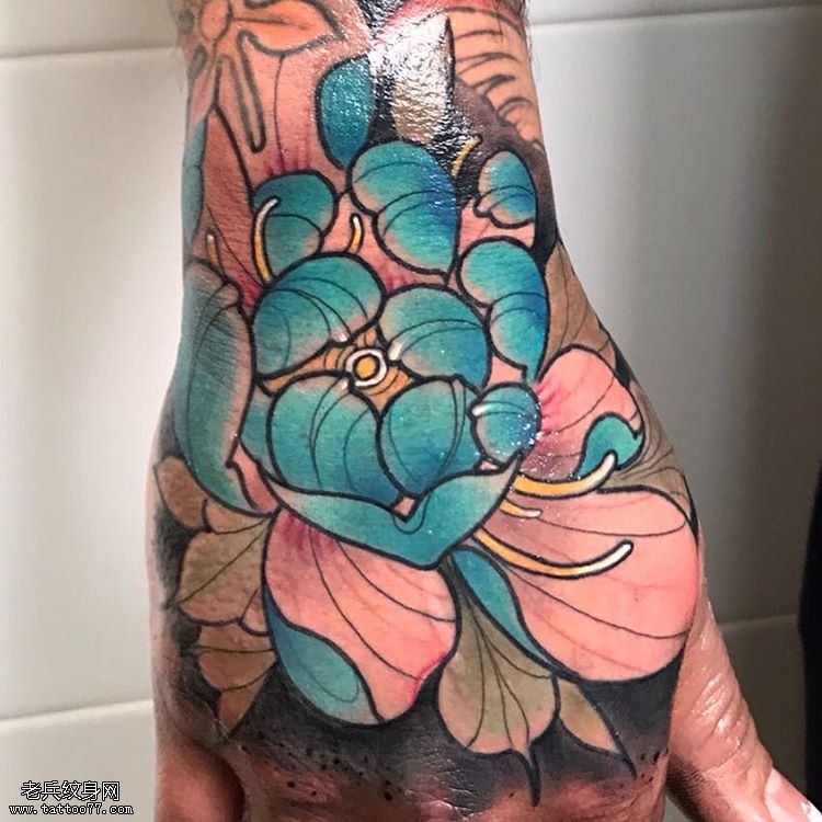 手背花纹身图案