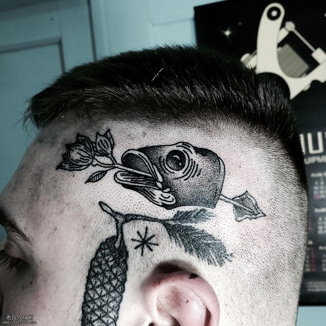 头部鱼纹身图案