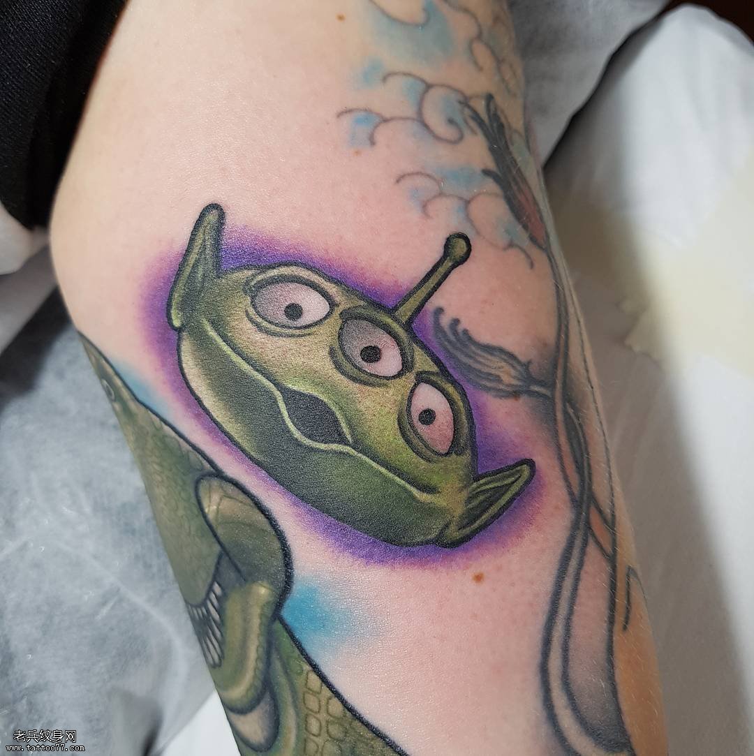 大腿卡通外星人tattoo