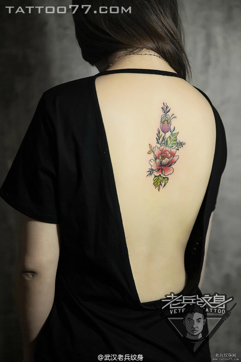 脊椎花卉纹身图案作品