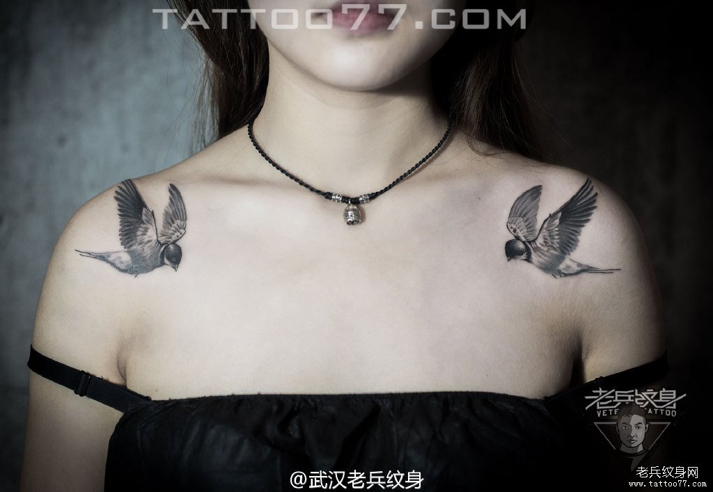 武汉专业纹身店打造的锁骨燕子纹身图案作品
