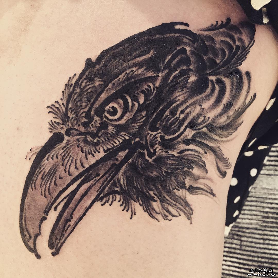 侧腰传统水墨乌鸦tattoo纹身图案