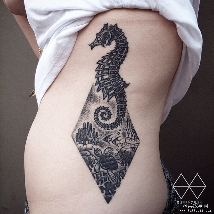 侧腰点刺海洋世界纹身图案