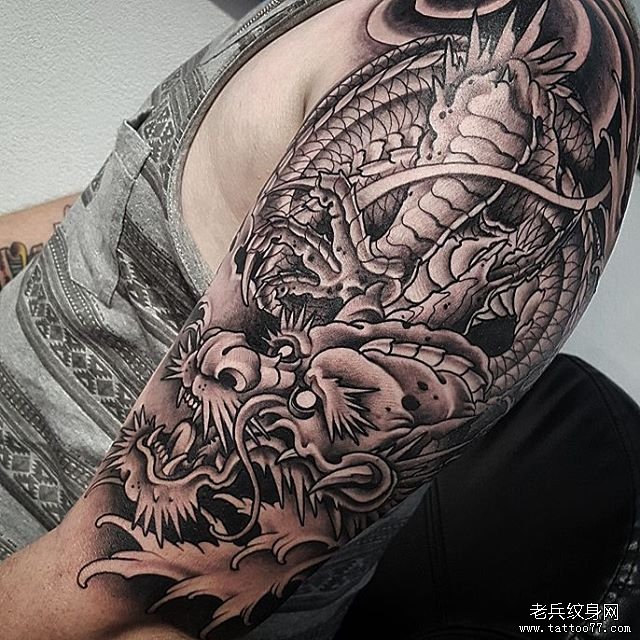 大臂传统龙tattoo纹身图案