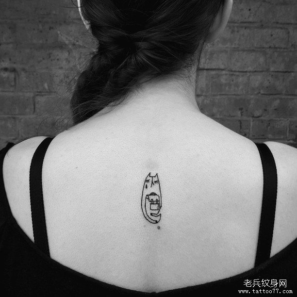 背部小清新猫咪纹身图案