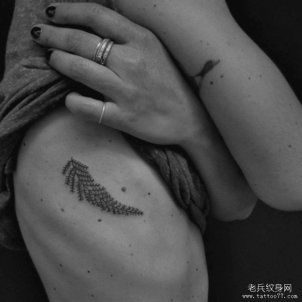 侧腰树枝纹身图案