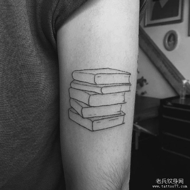 大臂线条书本纹身图案