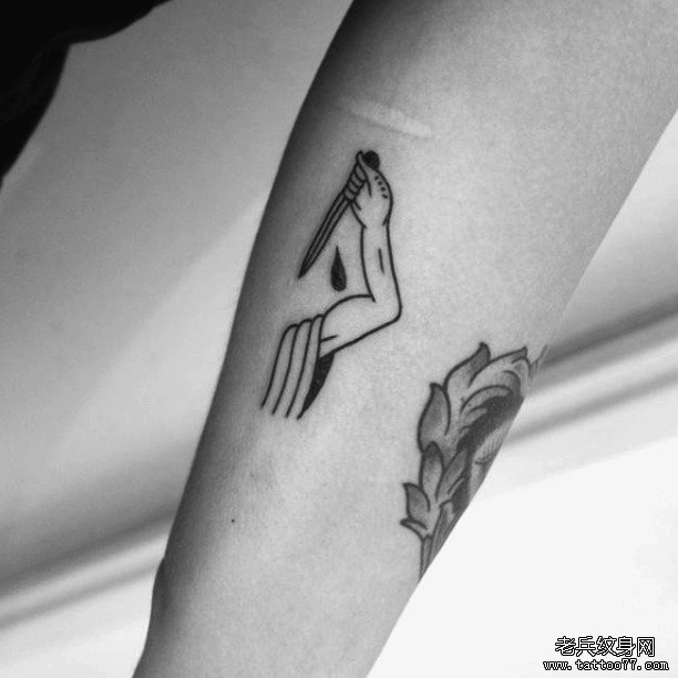 小臂粗线条手tattoo纹身图案
