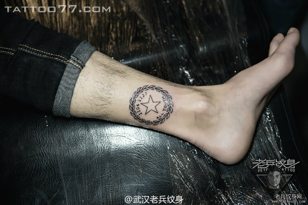 脚踝树叶五角星纹身图案作品