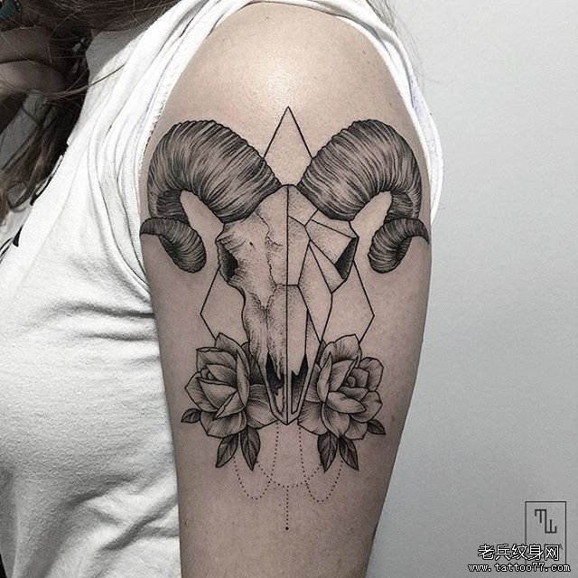 大臂羚羊tattoo纹身图案