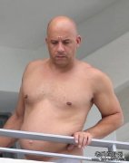 钟情于肌肉男