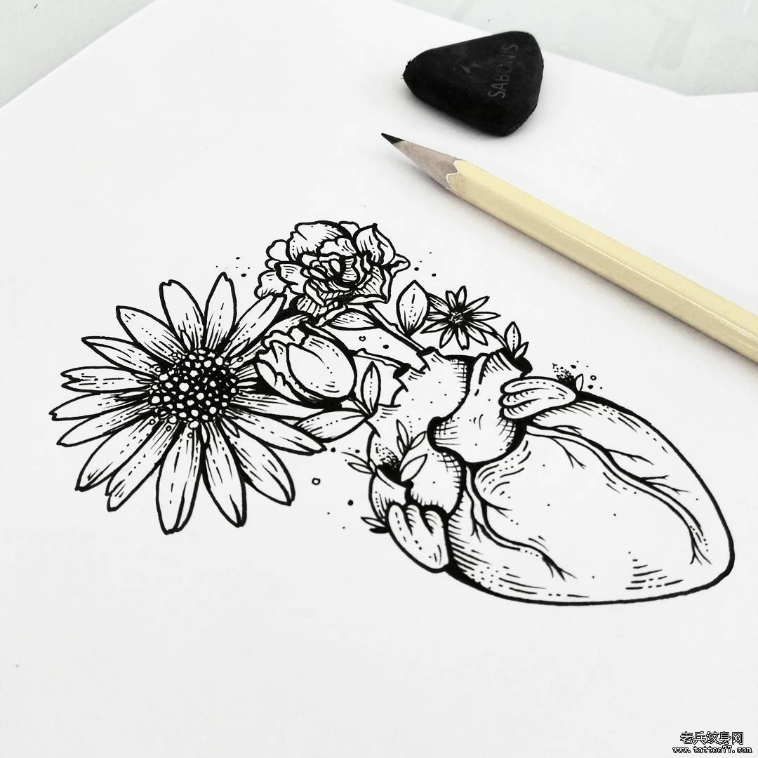 心脏花卉纹身图案手稿
