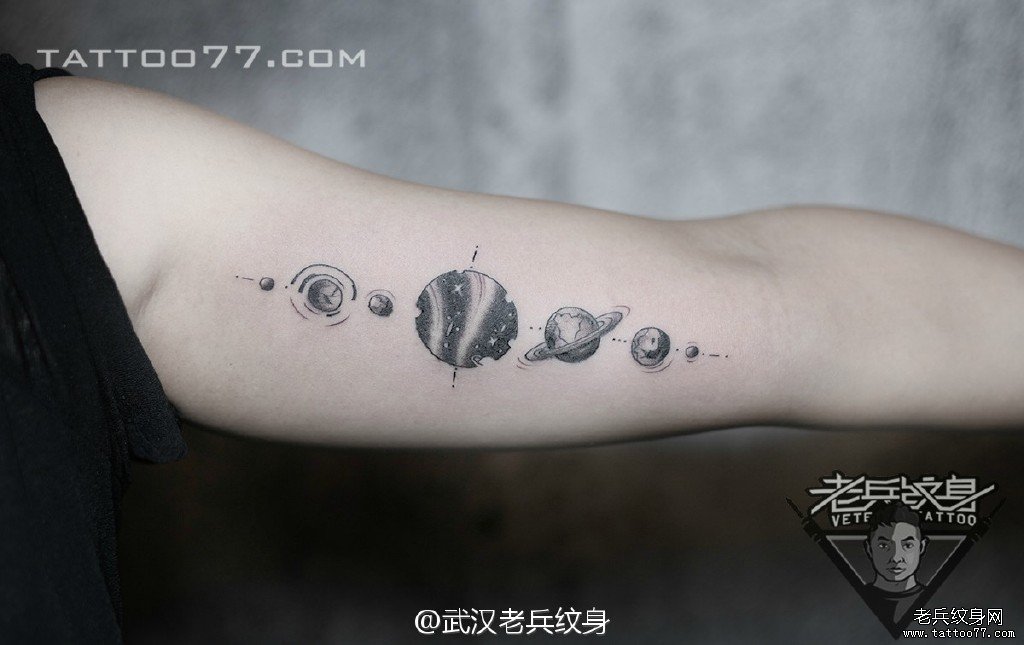 手臂内侧星球纹身图案作品