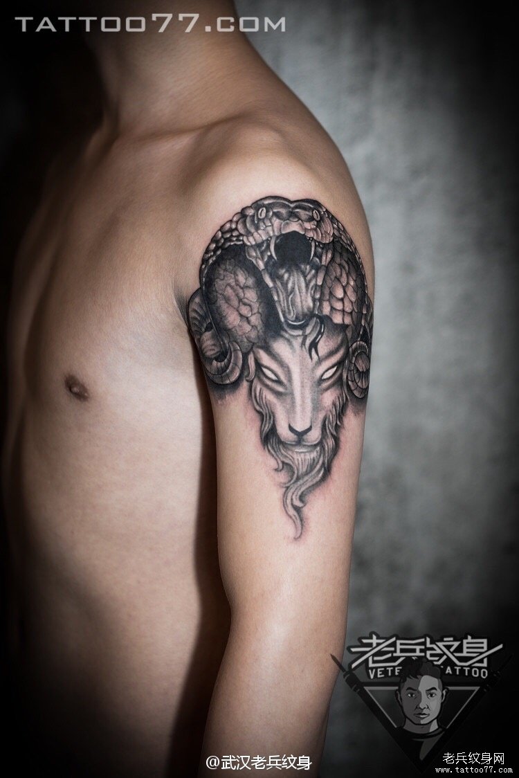 欧美大臂蛇羊纹身图案作品