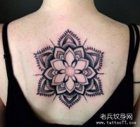   胴体上奇妙的永久装饰就是一种和谐的美