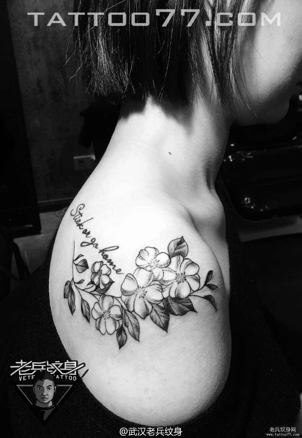 肩膀花卉纹身图案作品