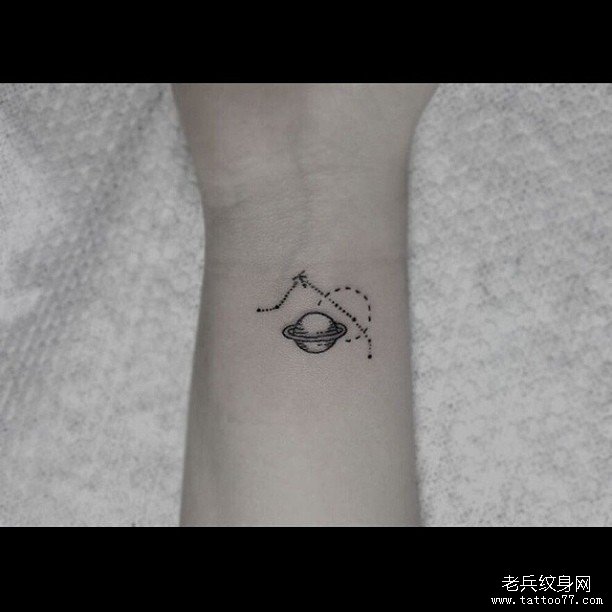 小臂小清新简单星球纹身图案
